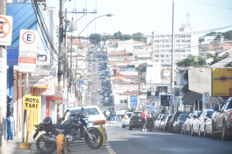 Ainda não está permitido a reabertura de bares e restaurantes e mesmo assim, o sábado em Franca atraiu uma grande quantidade de pessoas a locais tradicionais da cidade.